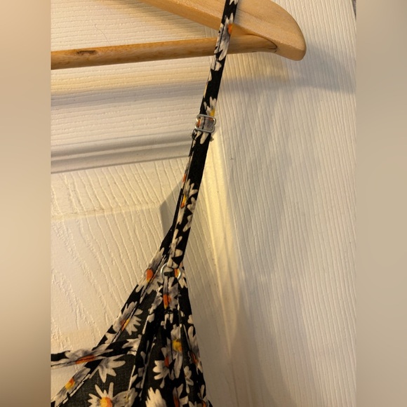 Brandy Melville Jada dress daisy print mini one size adjustable strap - Picture 8 of 9